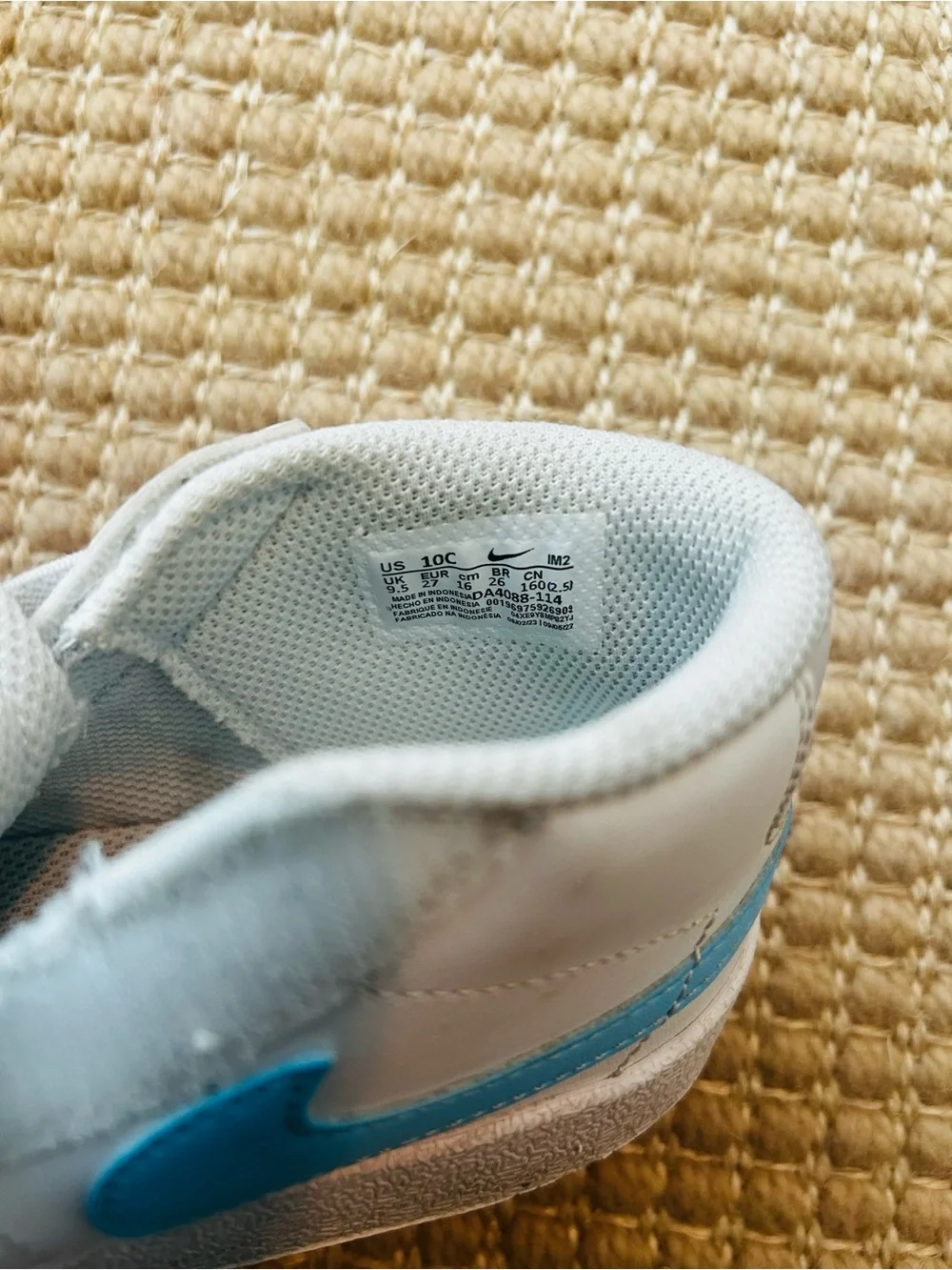 Nike toddler Blazer Mid '77 in light blue and white. Size 10C in good condition!